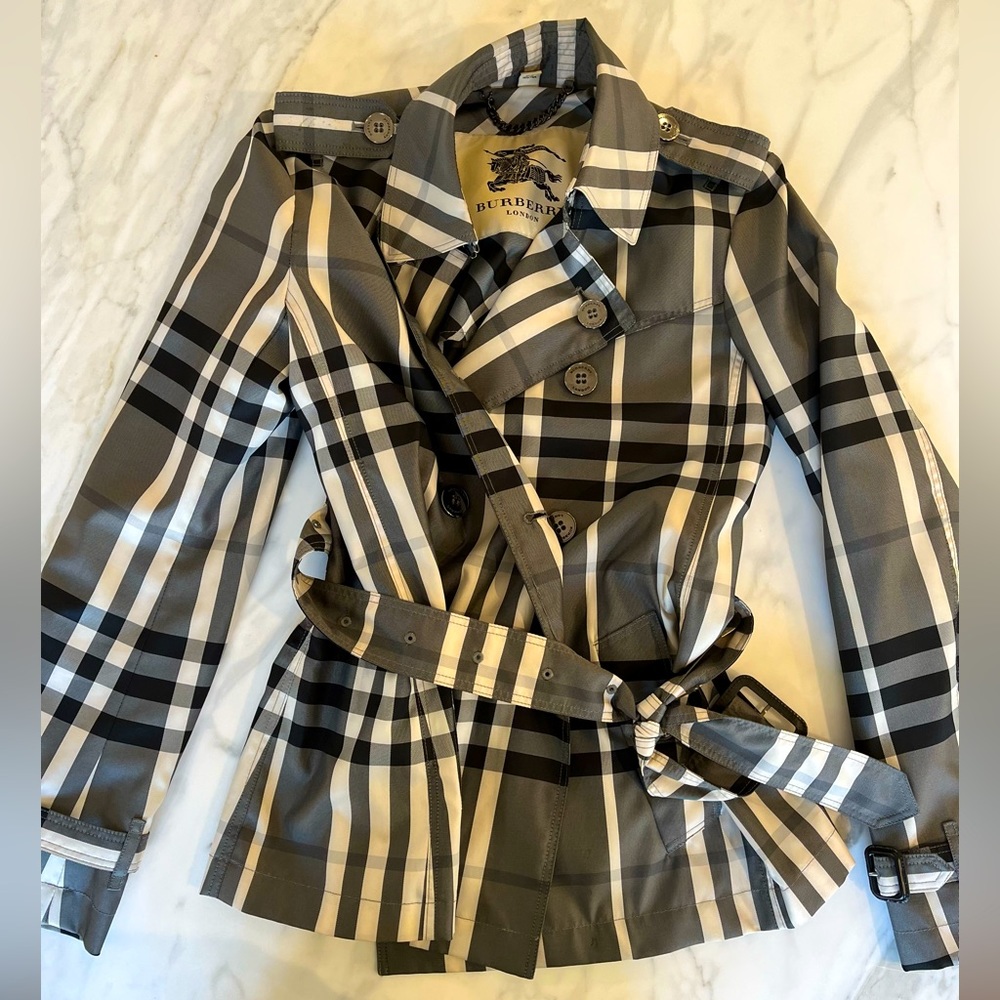 Burberry Rain Jacket size US 2